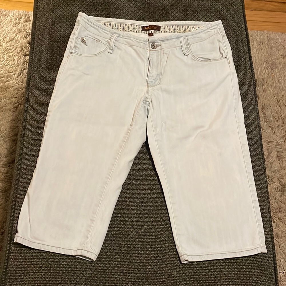 Light Wash Capris